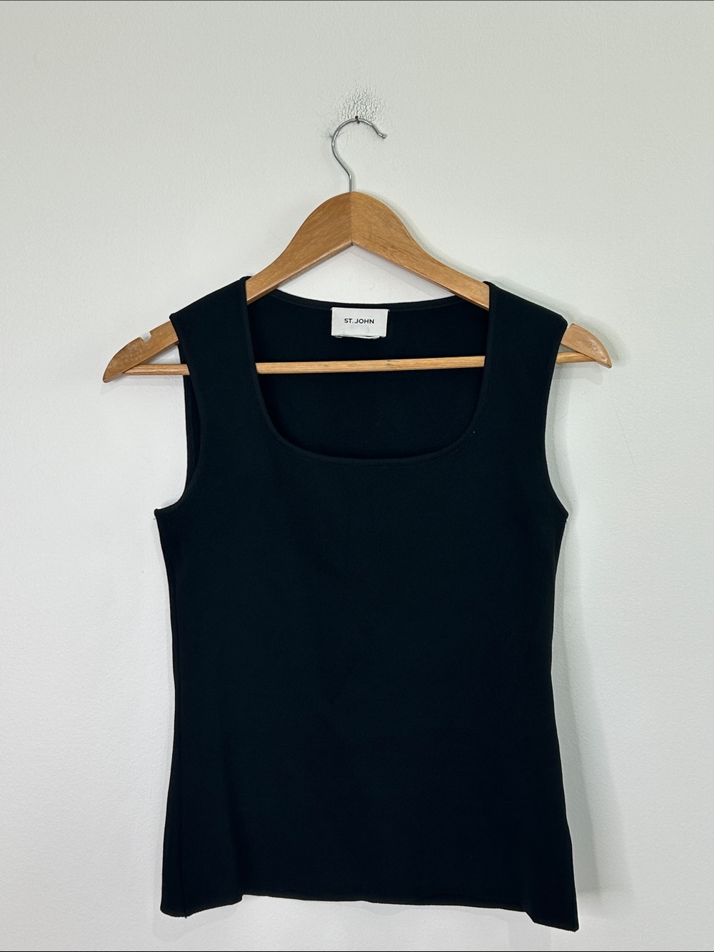 St. John Black Sleeveless Scoop‎ Neck Tank Size Small EUC